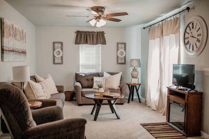 Cozy Cottage Near Coweta's Historic Broadway St. - Broken Arrow, OK
