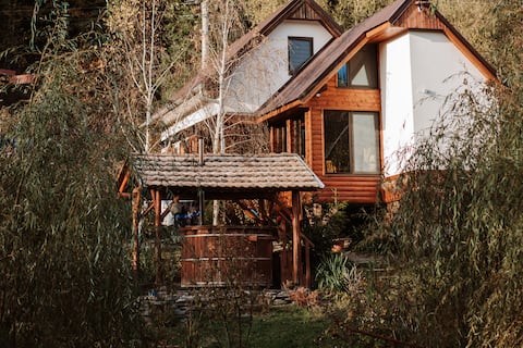 Chalet Mignon-Aproka, adorable place with hot tube