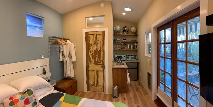 Sunny 1 Bedroom Guesthouse Close To Beach - Los Angeles, CA