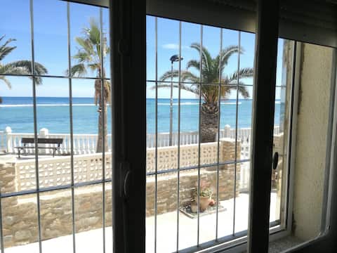 Propiedad de Airbnb exitosa: CHALET 6 METERS FROM THE SEA. Free WiFi en San Pedro Del Pinatar