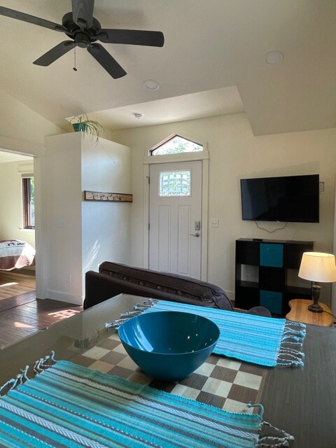 Top Airbnb: Meadowlark Suite in Bozeman