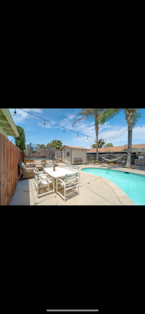 Lovely 2 bedroom house with pool