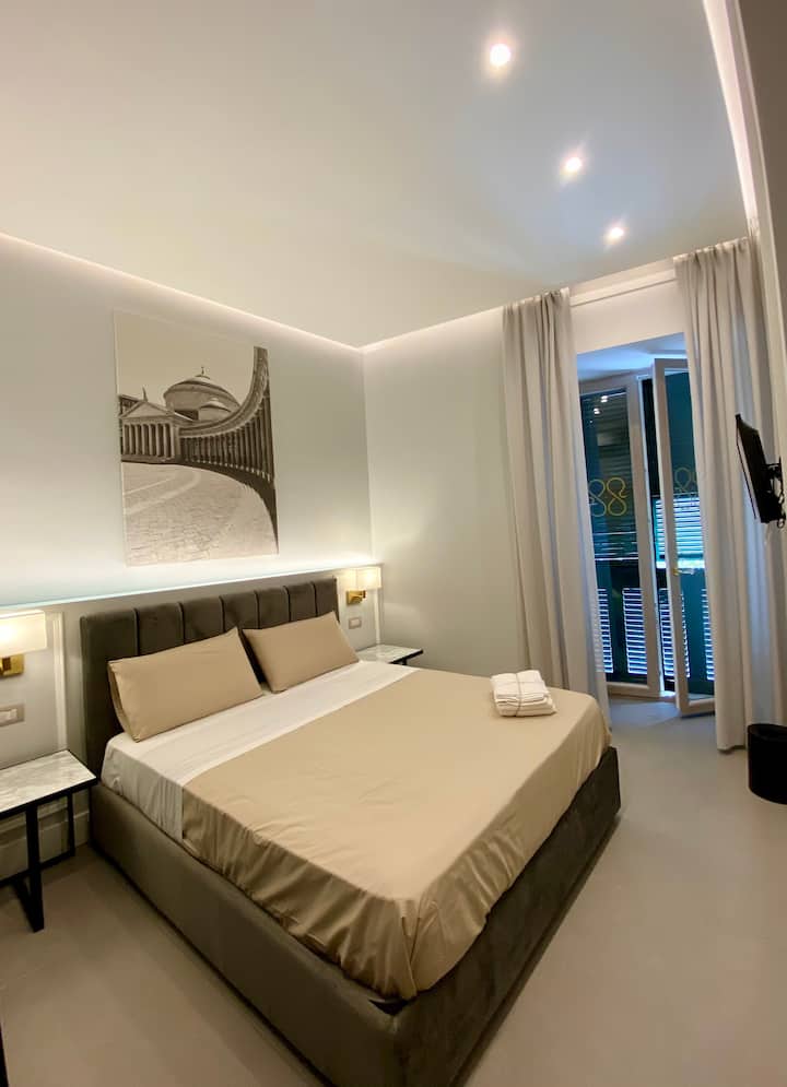 Stanza 1 – King Superior Con Balcone - Naples