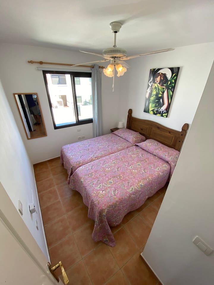 2nd bedroom