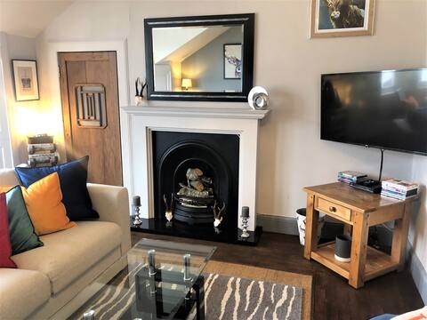 Newly refurbished, central flat with Clyde views