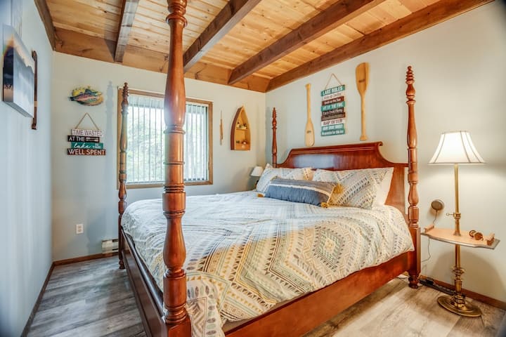 Our Lake themed master bedroom comes equipped with an Amazon Echo dot, luggage rack and a king size, luxury memory foam mattress perfect for stretching out. 
