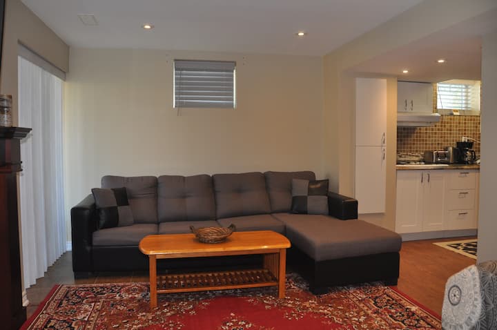 Garden View Airbnb - Vaughan