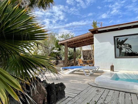 Top Airbnb: Finca Las Vistas, beautiful view and heated pool en La Oliva