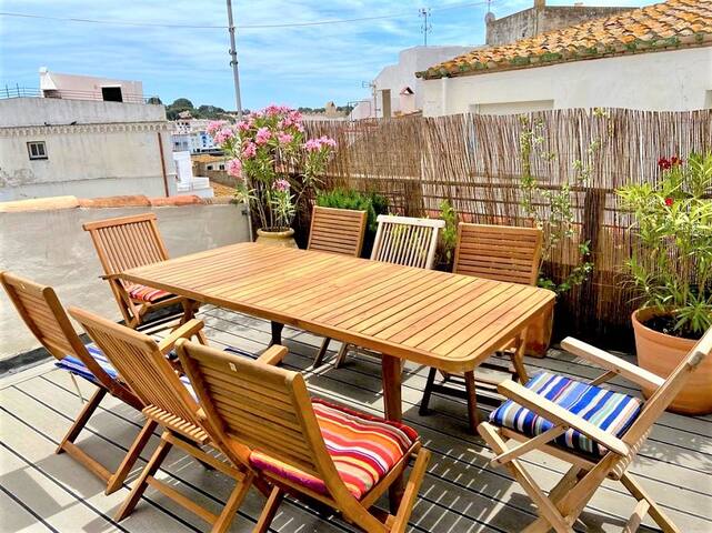 339-Casa rústica en el corazón de Cadaqués.