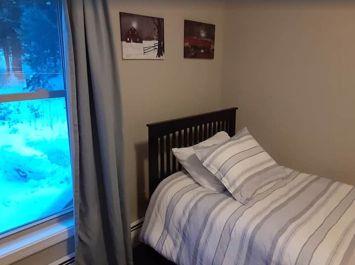 Silver Lake Room: located on the main floor. 
 Trundle Bed.. perfect for kids, but can fit two adults
