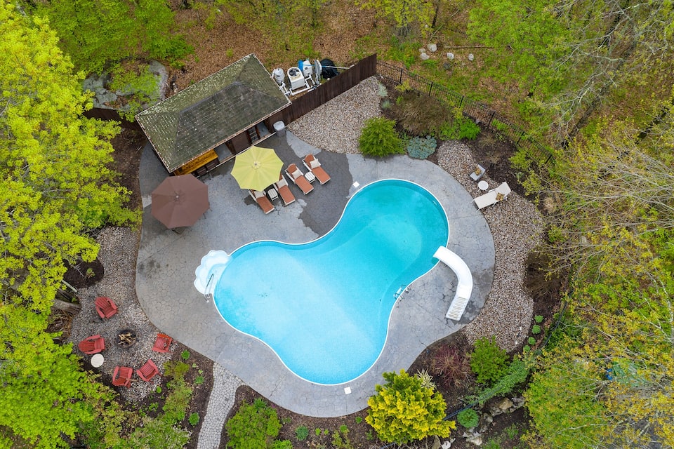 Pool and pool house at Winding Trails