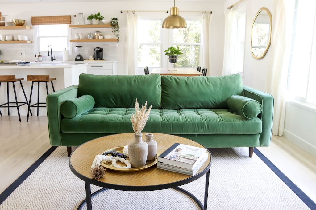 Newly Renovated Gem - Contemporary Downtown House
