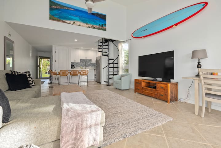 Beautiful Newly Renovated North Shore Condo !