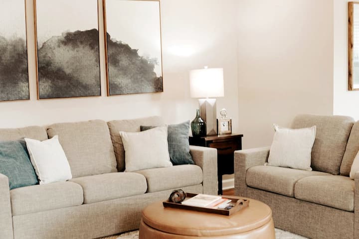 Midtown Cottage- Self Check-In & Centrally Located