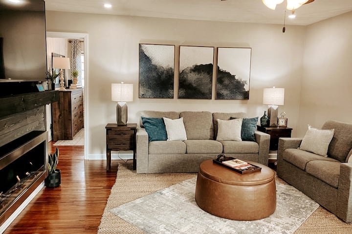 Midtown Cottage- Self Check-In & Centrally Located