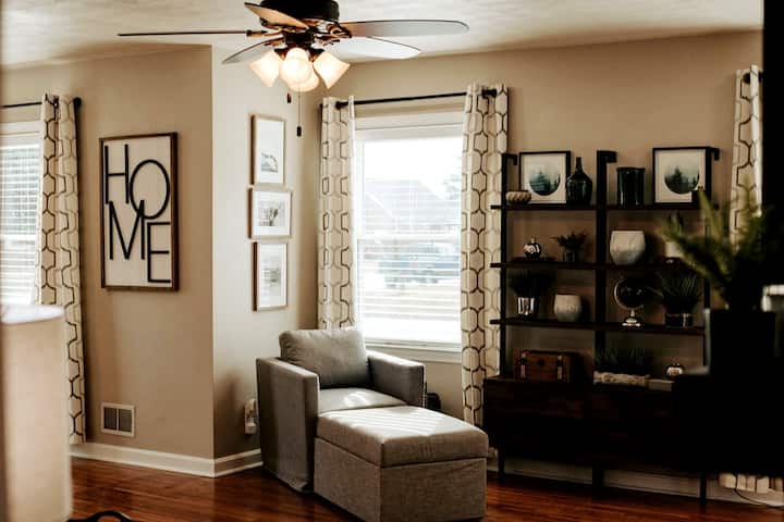 Midtown Cottage- Self Check-In & Centrally Located