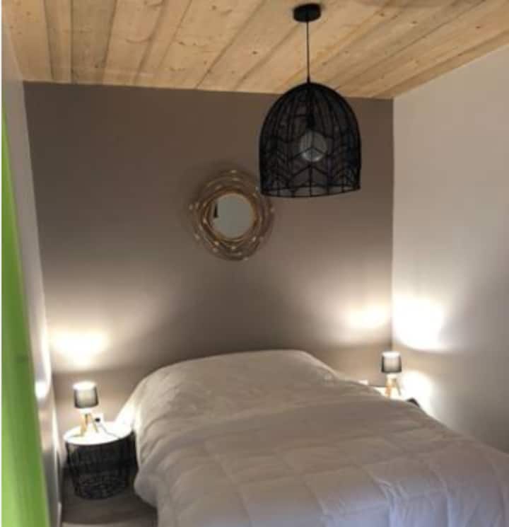 Chumba kwenye ghorofa ya chini