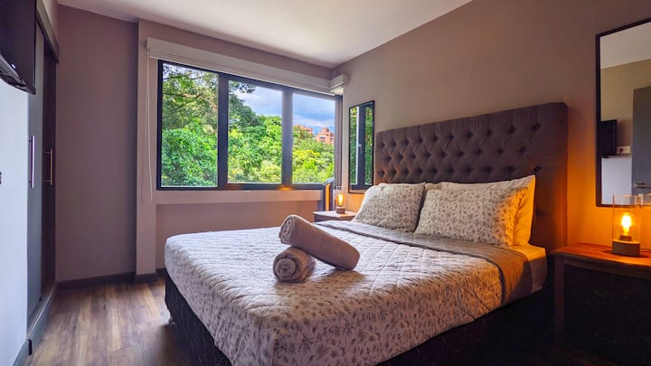 [ห้องนอน #4] ห้องนอนเดียวที่ไม่มีห้องน้ำในตัวใช้ห้องน้ำสังคมที่ด้านนอกประตูห้องนอนของคุณ