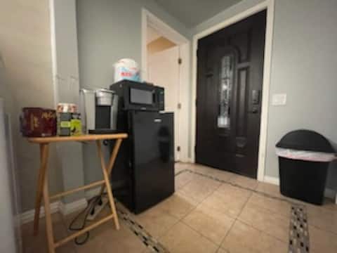 Top performing Airbnb: Guest Suite by York - with private access. in Highland Park