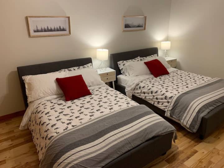 غرفة ثانية (سرير مزدوج واحد وسرير كبير)