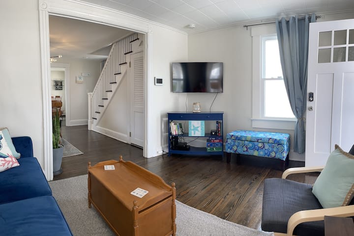 Asbury Park, Big Yard, Walk To Stone Pony! 2 Baths - Belmar