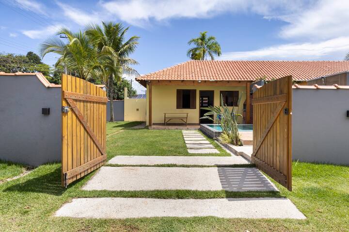 Entire home with 1 bedrooms in São Sebastião - Casinha 1 - C/Piscina à 100m da Praia de Boracéia