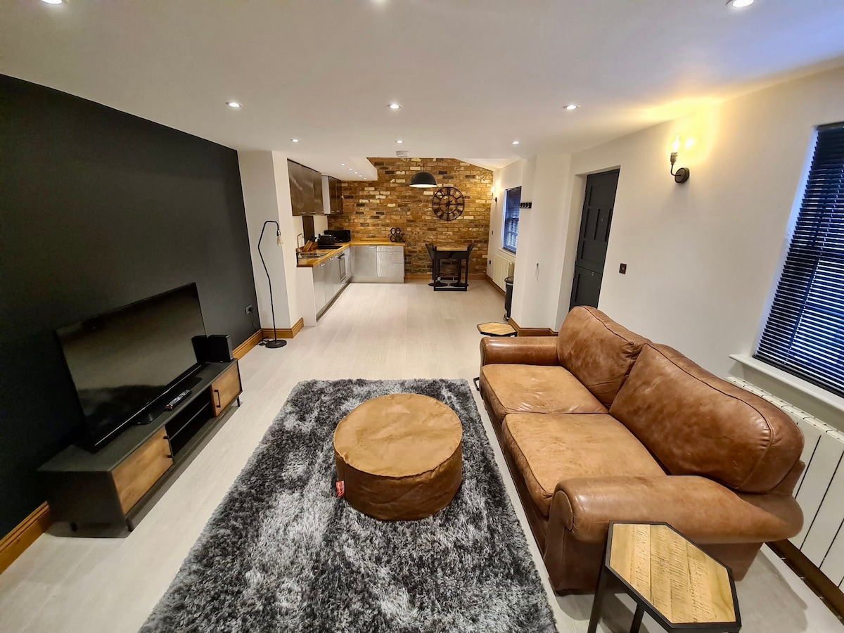 Successful Airbnb property: 7 Diamond Jubilee, Cheltenham in Leckhampton With Warden Hill