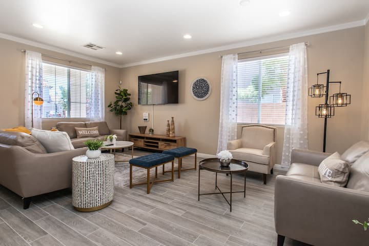 Fun In The Sun - Luxury 4br Vegas Home W Pool! - Las Vegas, NV