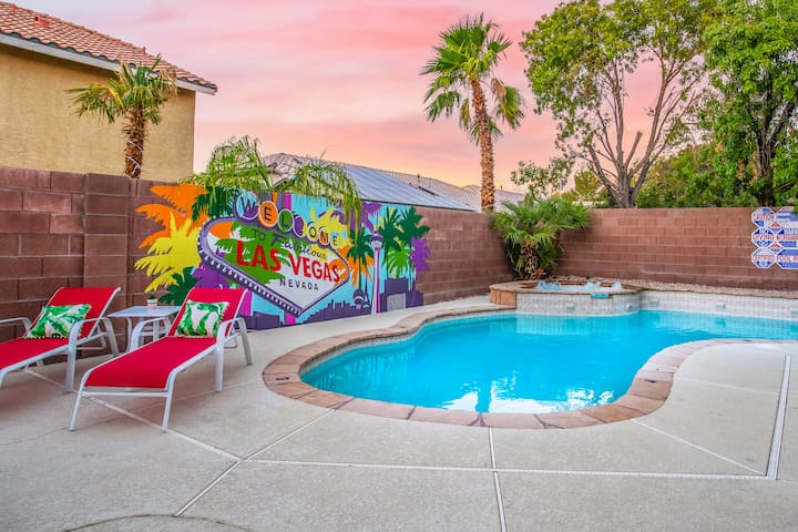 Fun in the Sun – Luxury 4BR Vegas Home w Pool!