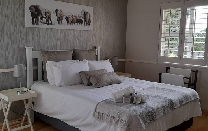 Chambre Queen en bas avec climatisation