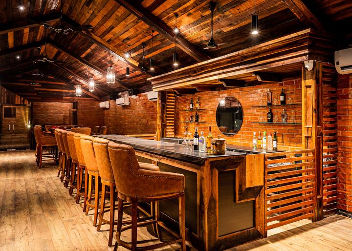 Shared dining area 1 image 3