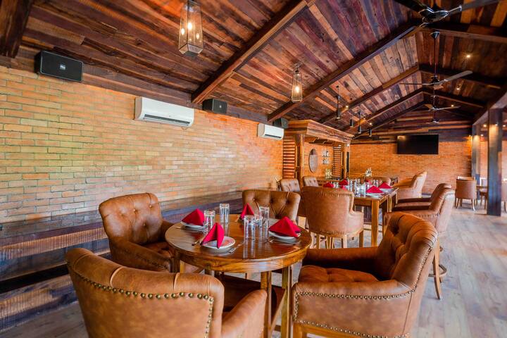 Shared dining area 1 image 1