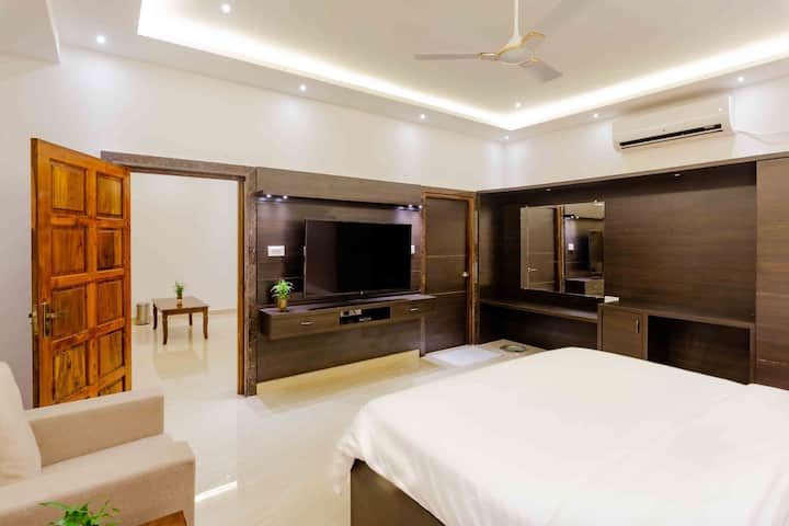 Bedroom 1 image 3