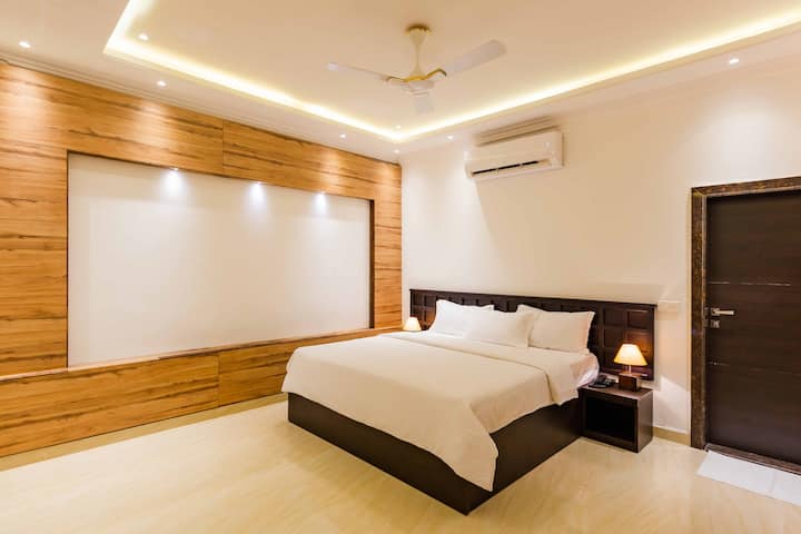 Bedroom 2 image 1