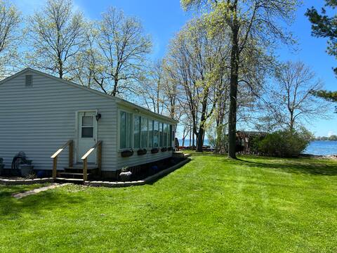 Gorgeous open cottage on the shore of Lake Ontario