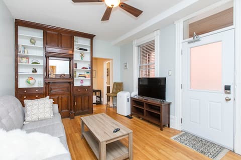 Top Airbnb: Capital Getaway - Downtown 2 Bedroom apt w/Parking in Somerset