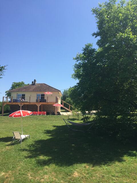 Cozy house near lakes and Nigloland.