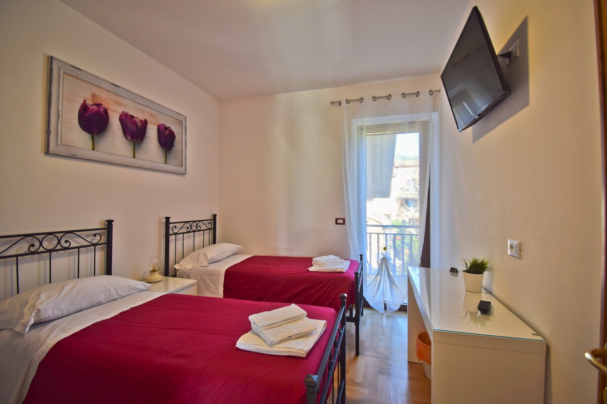 Chumba cha kulala mara mbili na TV