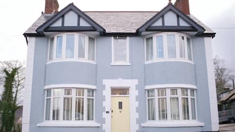 Central Bushmills house with outhouse, near beach