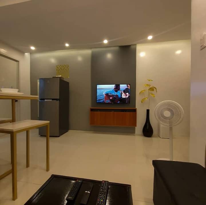 Fully Furnished 2 Storey House 2br With Netflix - Palo
