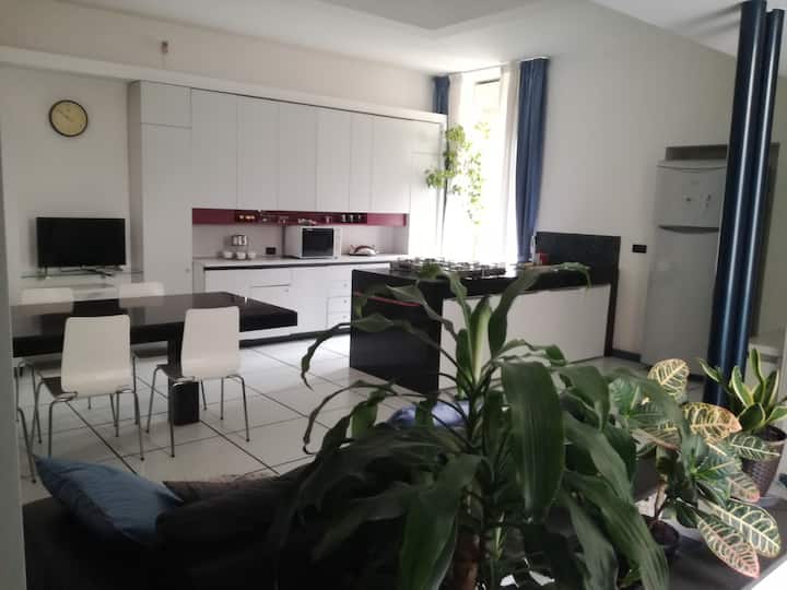 Appartamento Signorile In Zona Centralissima - Napels