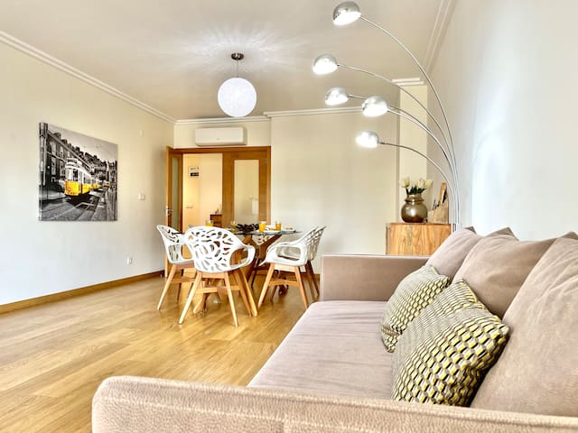 Modern & Spacious Apt with River View