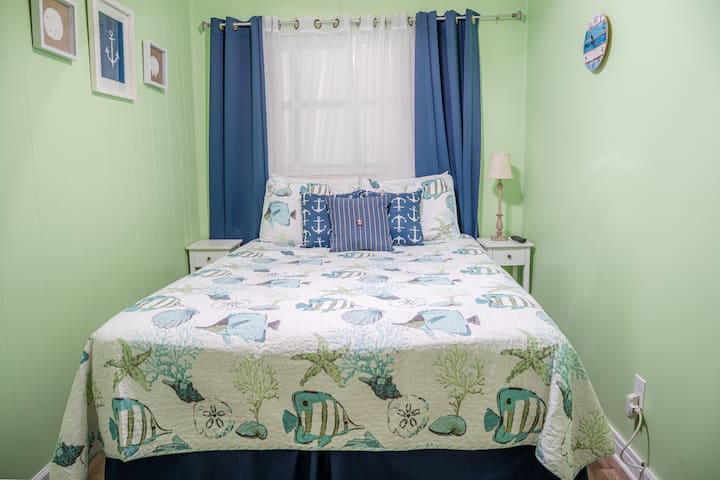 Bedroom - Queen sized bed