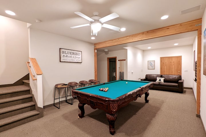 Meza ya bwawa la chumba cha kumbukumbu.