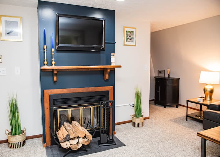 Mountain Woods Getaway—fire Pit, Deck, Creek - Farmington, PA