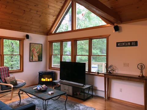 Top Airbnb: Romantic Cabin•Mntn Views•w own hiking trail•F/pit in Palenville