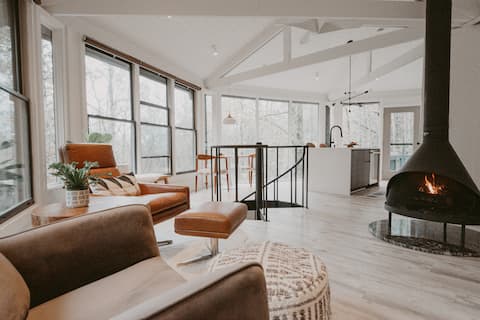 Top performing Airbnb: Glass Treehouse: waterfalls, boulders, hot tub in Foscoe