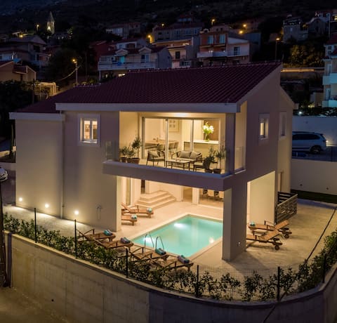 New villa El Nido with heated pool * * * * *