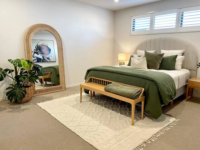 STUNNING 13th BEACH HOUSE gallery image 2