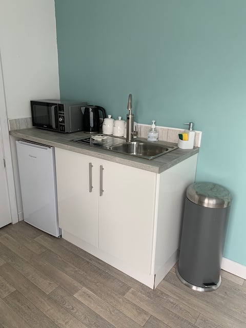 Popular Airbnb listing: Modern self contained "Garden Retreat” Annexe in Gedling
